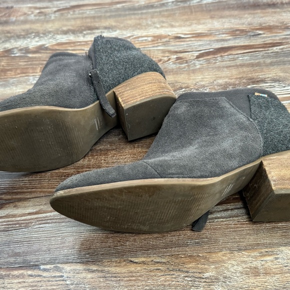 TOM’S Women's Gray Ankle Boots - Picture 2 of 4